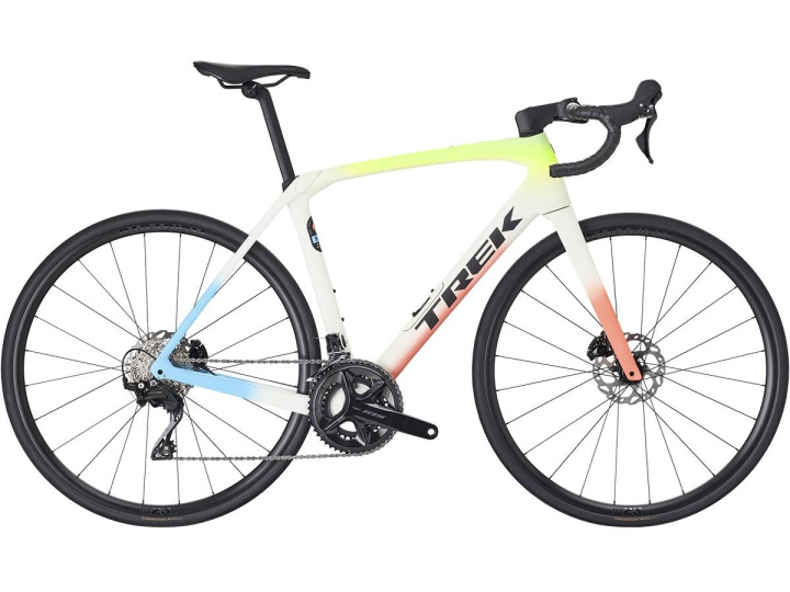 Trek Domane SL 5 105 Racercykel Era White/Glowstick/Coral Fade i gruppen Cyklar / Racercykel hos CykelCity (10313)