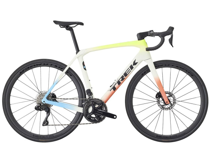 Trek Domane SL 6 105 Di2 Racercykel Era White/Glowstick/Coral Fade i gruppen Cyklar / Racercykel hos CykelCity (10314)