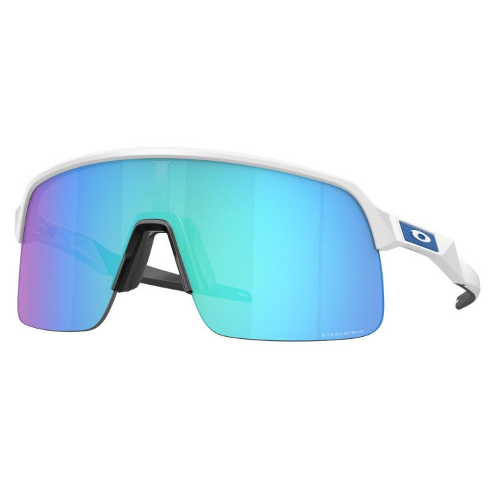 Oakley Sutro Lite Matte White/Prizm Sapphire Glasögon i gruppen Tillbehör / Glasögon hos CykelCity (52186)